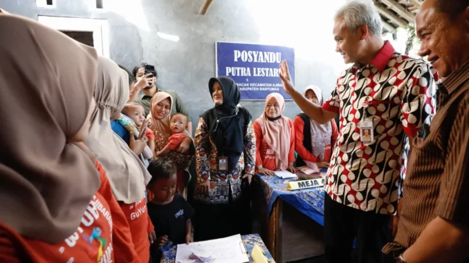 Gubernur Jawa Tengah Ganjar Pranowo terus berupaya menekan angka stunting. Satu di antaranya dengan meninjau secara langsung pelaksanaan posyandu di tingkat desa
