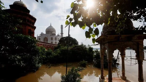 Taj Mahal Banjir