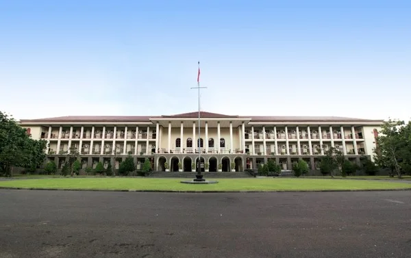 50 Guru Besar UGM