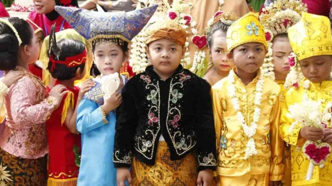 Pakaian Adat SD SMP