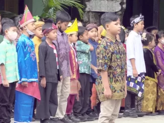Pakaian Adat Sekolah Kota Semarang