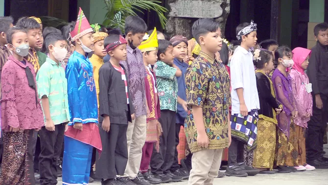 Pakaian Adat Sekolah Pakaian Adat Sekolah Kota Semarang