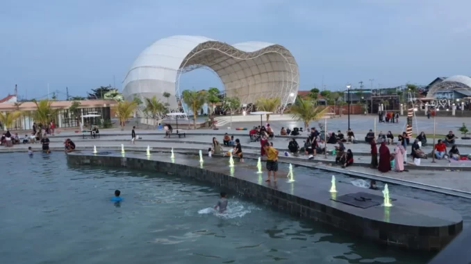 Pantai Pasir Kencana