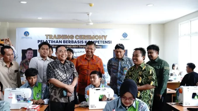 Pelatihan Menjahit KIT BATANG
