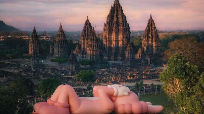 Prambanan Kaws Holiday