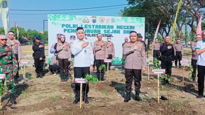 Tanam Pohon Kendal