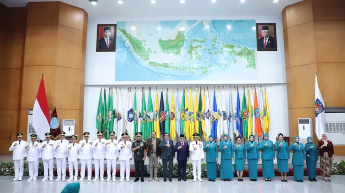 Melantik Pejabat Gubernur