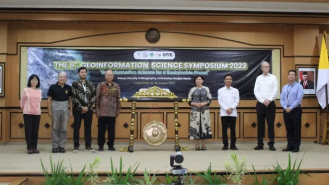 Pakar Geoinformasi Pakar Geoinformasi