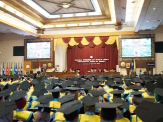 Wisudawan UNS