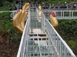 Jembatan Kaca Pecah
