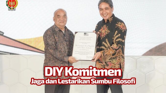 Wakil Gubernur DIY, KGPAA Paku Alam X, menerima sertifikat inskripsi dari UNESCO, Kamis, 25/04/2024 (Humas Pemprov DIY)