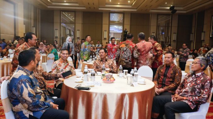 Penjabat (Pj) Gubernur Jawa Tengah, Nana Sudjana menghadiri acara pisah sambut Kepala Kejaksaan Tinggi Jawa Tengah (Kejati Jateng)