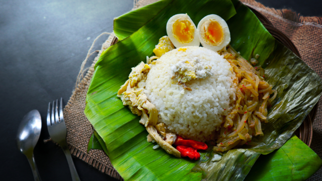 Makanan Khas Kota Solo yang Terbuat Dari Beras adalah Nasi Liwet