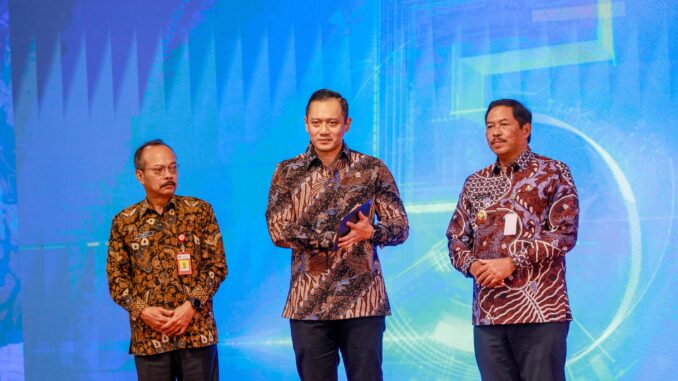 Nana Sudjana Dampingi AHY Luncurkan Layanan Elektronik di 29 Kantor Pertanahan