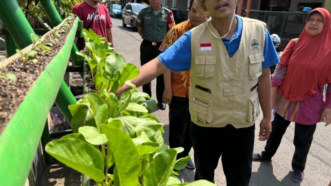 Pemkot) Semarang terus mengajak masyarakat melakukan pemanfaatan lahan tidur untuk pertanian perkotaan atau yang biasa disebut urban farming