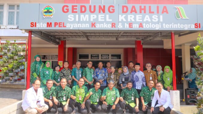 Penjabat (Pj) Gubernur Jawa Tengah Nana Sudjana meresmikan Sistem Layanan Kanker Terintegrasi (Simpel Kreasi) di Rumah Sakit Umum Daerah (RSUD) dr Adhyatma, Semarang pada Selasa, 23 Juli 2024.