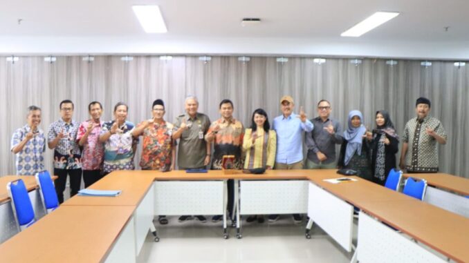 Komisi A DPRD melakukan benchmarking atau pembandingan mengenai pengelolaan perpustakaan di Dinas Arsip dan Perpustakaan (Arpus) Prov. DIY,
