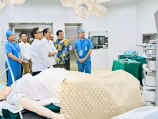 Presiden Joko Widodo (Jokowi) saat meninjau Gedung Pusat Pelayanan Ibu dan Anak Terpadu di Rumah Sakit Hasan Sadikin