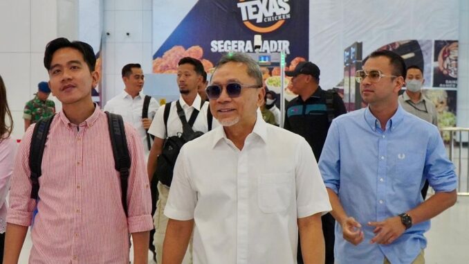 Raffi Ahmad Mendampingi Wakil Presiden terpilih Gibran Rakabuming Raka dan Menteri Perdagangan, Zulkifli Hasan dalam rangka Kunjungan bertemu dengan para pelaku Usaha Mikro, Kecil, dan Menengah (UMKM)