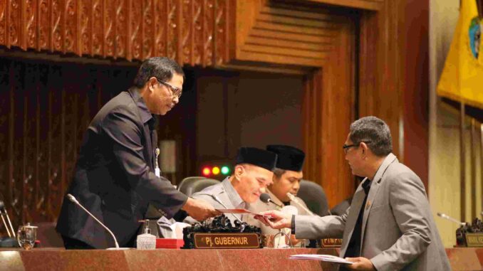 Pemprov Jateng Alokasikan Rp8,81 Triliun untuk Sektor Pendidikan pada APBD 2025 Pemprov Jateng Alokasikan Rp8,81 Triliun untuk Sektor Pendidikan pada APBD 2025
