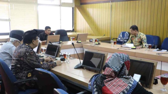 Ketua Komisi A Mohammad Saleh Umumkan 7 Anggota KPID Jateng Terpilih Periode 2024-2027