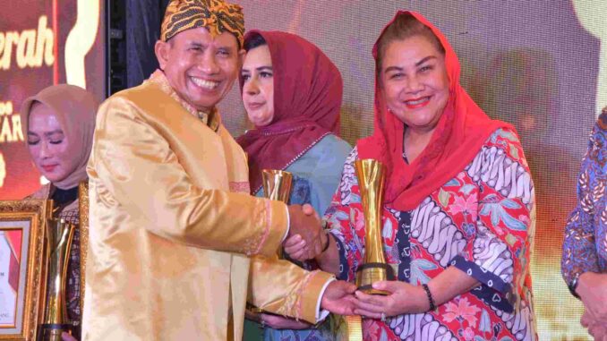 Mbak Ita Berhasil Raih Dua Penghargaan Bidang Ketahanan Pangan Mbak Ita Berhasil Raih Dua Penghargaan Bidang Ketahanan Pangan