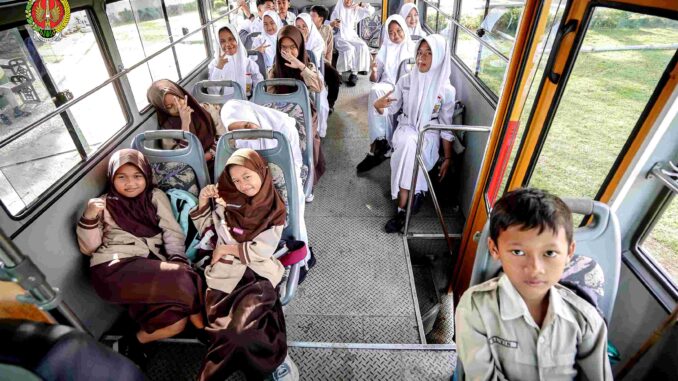 Peluncuran Bus Sekolah di Bantul