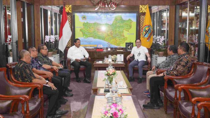 Nana Sudjana usai menerima audiensi dari Direktorat Jenderal Tanaman Pangan Kementerian Pertanian di kantornya, Selasa, 24 September 2024.