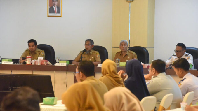 Sekretaris Daerah Provinsi Jawa Tengah, Sumarno saat rapat koordinasi Mudik dan Balik Rantau Gratis Jateng 2025 di Gedung C Setda Jateng, Senin, 7 Oktober 2024. (Dokumentasi Humas Pemprov Jateng) Sekretaris Daerah Provinsi Jawa Tengah, Sumarno saat rapat koordinasi Mudik dan Balik Rantau Gratis Jateng 2025 di Gedung C Setda Jateng, Senin, 7 Oktober 2024. (Dokumentasi Humas Pemprov Jateng)