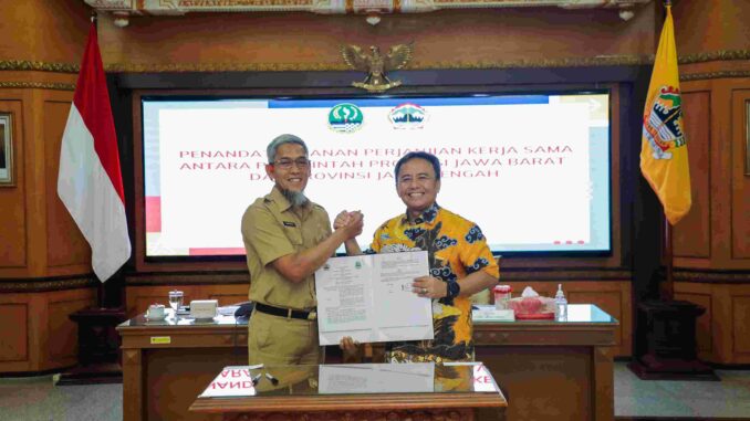 Kerja sama antara Sekretaris Daerah (Sekda) Jawa Tengah, Sumarno dengan dan Sekda Jawa Barat, Herman Suryatman di Kantor Gubernur Jawa Tengah, Senin, 7 Oktober 2024. (Dokumentasi Humas Pemrov Jateng)
