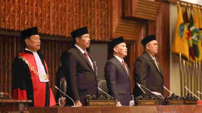 Pj Gubernur Jawa Tengah Nana Sudjana menghadiri pengambilan sumpah jabatan pimpinan DPRD Jawa Tengah di ruang rapat paripurna Gedung Berlian, Kota Semarang pada, Selasa, 15 Oktober 2024.(Dokumentasi Humas Pemprov Jateng) Pj Gubernur Jawa Tengah Nana Sudjana menghadiri pengambilan sumpah jabatan pimpinan DPRD Jawa Tengah di ruang rapat paripurna Gedung Berlian, Kota Semarang pada, Selasa, 15 Oktober 2024.(Dokumentasi Humas Pemprov Jateng)