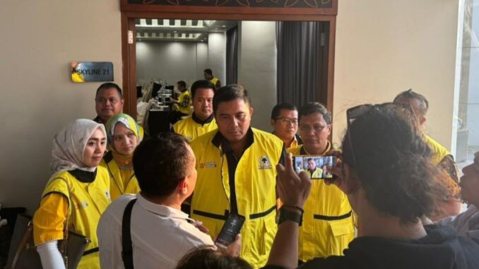 Bendahara DPD Partai Golkar Jateng yang juga Wakil Ketua DPRD Jateng, Mohammad Saleh usai acara Rapat Koordinasi anggota DPRD Jateng dari KIM Plus untuk kemenangan Paslon Ahmad Luthfi-Gus Yasin di Hotel Grand Mercure, Solo Baru, Minggu (27/10)