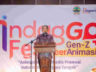 Penghargaan dalam menumbuhkembangkan industri kreatif digital diberikan Sekretaris Sekda (Sekda) Provinsi Jateng, Sumarno kepada penerima di Museum Ronggowarsito Semarang, Selasa, 29 Oktober 2024 (Dokumentasi Humas Pemprov Jateng)