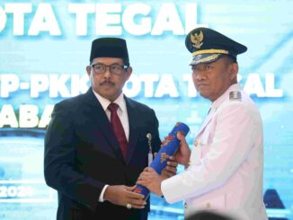 Pj Gubernur Jawa Tengah, Nana Sudjana melantik Agus Dwi Sulistyantono sebagai Pj Wali Kota Tegal di Wisma Perdamaian, Kota Semarang, Senin, 21 Oktober 2024.