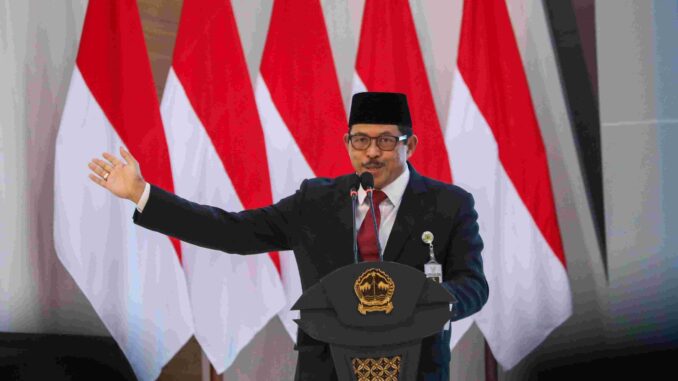 Penjabat (Pj) Gubernur Jawa Tengah, Nana Sudjana mengucapkan selamat atas dilantiknya Presiden RI Prabowo Subianto dan Wakil Presiden Gibran Rakabuming Raka serta seluruh menteri dan wakil menteri Kabinet Merah Putih, di Wisma Perdamaian, Kota Semarang, Senin, 21 Oktober 2024. (Dokumentasi HUmas Pemprov Jateng)