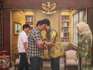 Pj Gubernur Jateng menemui Direktur Utama Jasa Raharja Rivan Achmad Purwantono di Rumah Dinas Puri Gedeh, Semarang pada Selasa, 22 Oktober 2024 malam.(Dokumentasi Humas Pemprov JAteng)