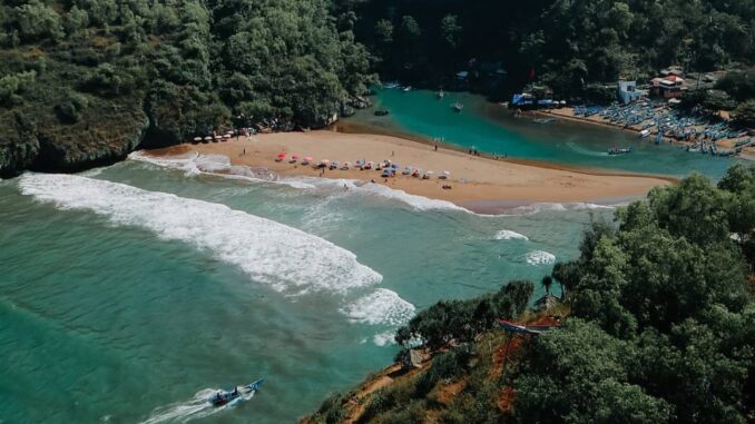 Pantai Baron, desa Kemadang, kec Tanjungsari, Gunungkidul, Yogyakarta