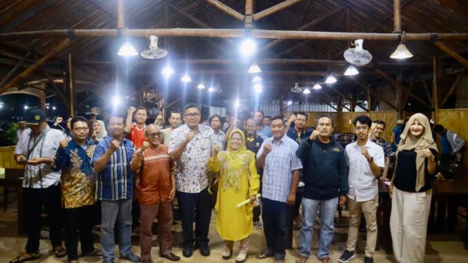 FOTO BERSAMA: Mohammad Saleh bersama Peserta FGD dan Pegiat Sampah Kabupaten Pemalang, 18 Januari 2025