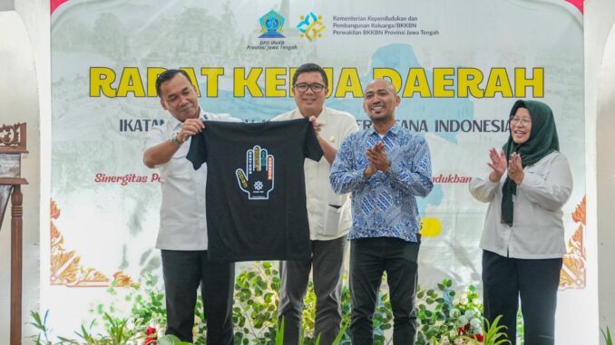 Wakil Ketua DPRD Jateng Mohammad Saleh saat mendampingi kunjungan Mendukbangga/BKKBN Wihaji, Donohudan, Boyolali, (25/02/2025)