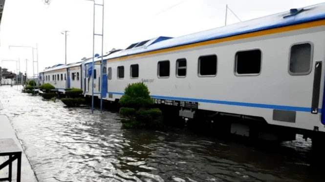 Banjir Rendam Rel Stasiun Gubug-Karangjati Grobogan