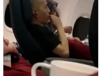 Viral Penumpang Pesawat Garuda Indonesia Kedapatan Menggunakan Rokok Elektrik