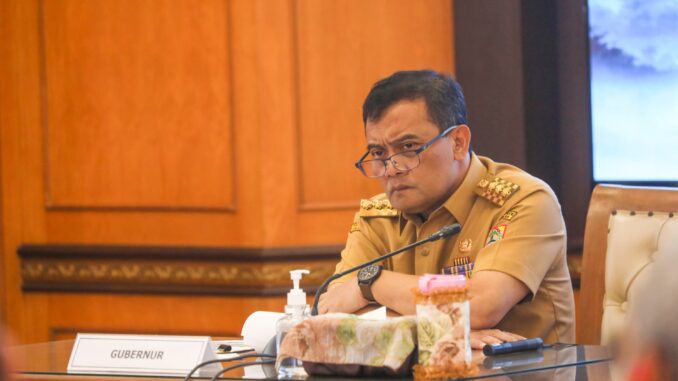 Gubenur Jawa Tengah Ahmad Luthfi saat memimpin rapat koordinasi perbaikan infrastruktur jalan menjelang persiapan arus mudik dan balik lebaran di Kantor Gubernur Jateng, Senin (3/3/2025).