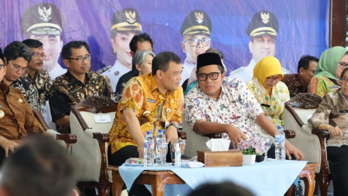 MUSRENBANGWIL: Wakil Ketua DPRD Jateng Mohammad Saleh bersama Gubernur Jateng Ahmad Luthfi dalam Musrenbagwil Eks Karesidenan pekalongan MUSRENBANGWIL: Wakil Ketua DPRD Jateng Mohammad Saleh bersama Gubernur Jateng Ahmad Luthfi dalam Musrenbagwil Eks Karesidenan pekalongan