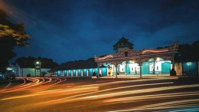 Suasana-malam-hari-di-Keraton-Surakarta-Hadiningrat