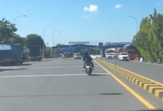 Viral Motor Masuk Tol
