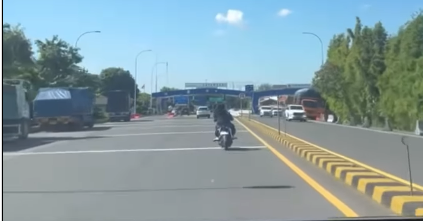 Viral Motor Masuk Tol