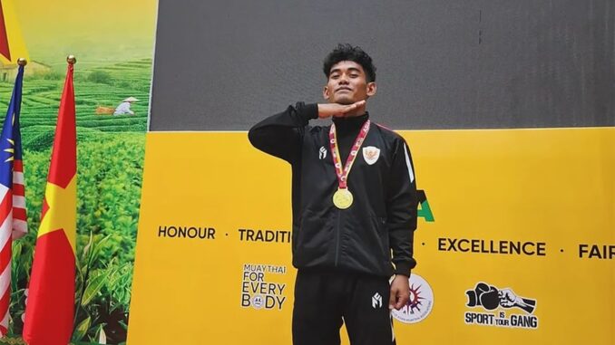 Atlet bernama Dimas Lukito Wardhana (23) ini mendapatkan penghormatan luar biasa atas prestasinya meraih medali emas di ajang Muaythai Asian Championship 2025 di Vietnam