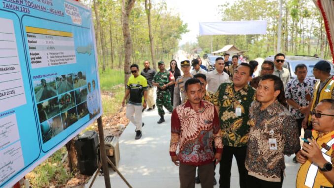 Dianggarkan Rp15,3 Miliar, Ahmad Luthfi Tinjau Langsung Perbaikan Jalan Todanan–Ngawen Blora