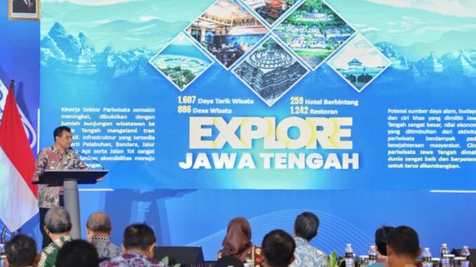 Gubernur Jawa Tengah, Ahmad Luthfi menghadiri acara evaluasi kinerja Industri Jasa Keuangan (IJK) Jawa Tengah Semester I di Hotel Gumaya, Kota Semarang, Selasa, 16 September 2025.