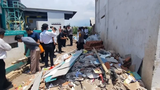 Asrama Putri Ponpes Ambruk – 1 Santriwati Tewas, 11 Luka-Luka!